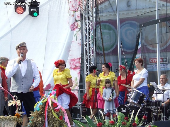 Mazowiecki folklor i beskidzkie skrzypce w niedzielne południe