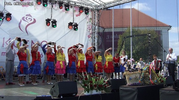 Mazowiecki folklor i beskidzkie skrzypce w niedzielne południe