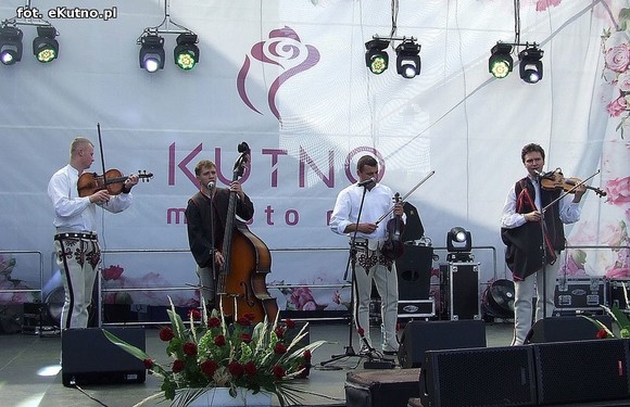 Mazowiecki folklor i beskidzkie skrzypce w niedzielne południe