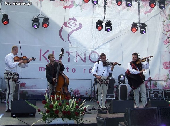 Mazowiecki folklor i beskidzkie skrzypce w niedzielne południe