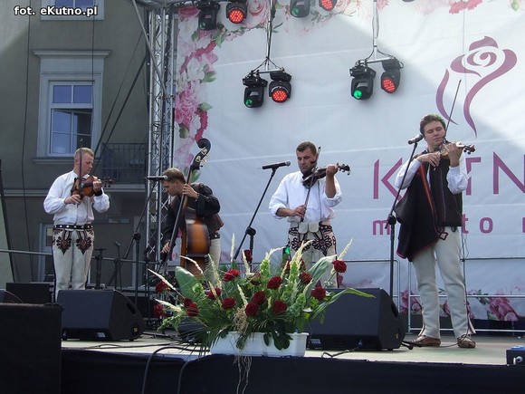 Mazowiecki folklor i beskidzkie skrzypce w niedzielne południe