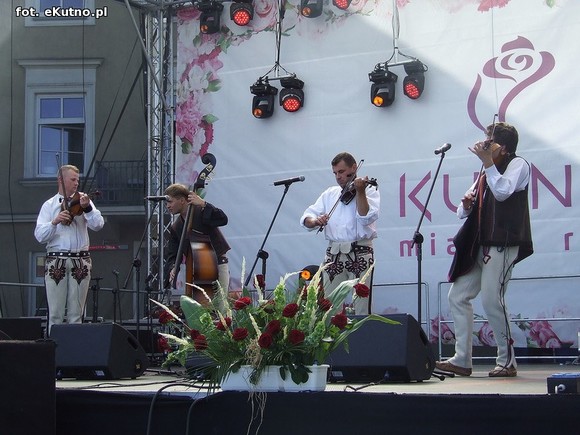 Mazowiecki folklor i beskidzkie skrzypce w niedzielne południe