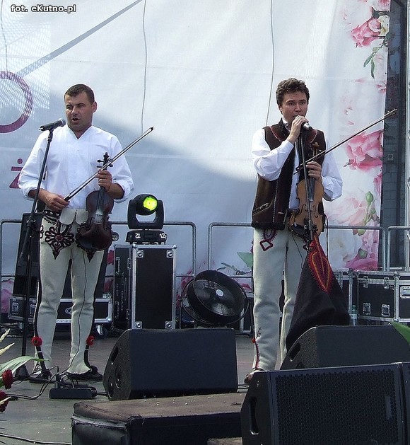 Mazowiecki folklor i beskidzkie skrzypce w niedzielne południe