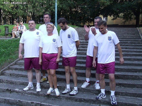 Kutnowskie piłkarzyki. Radni zamiast dyskutować grali w piłkę