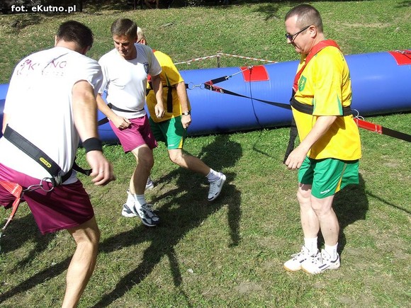 Kutnowskie piłkarzyki. Radni zamiast dyskutować grali w piłkę