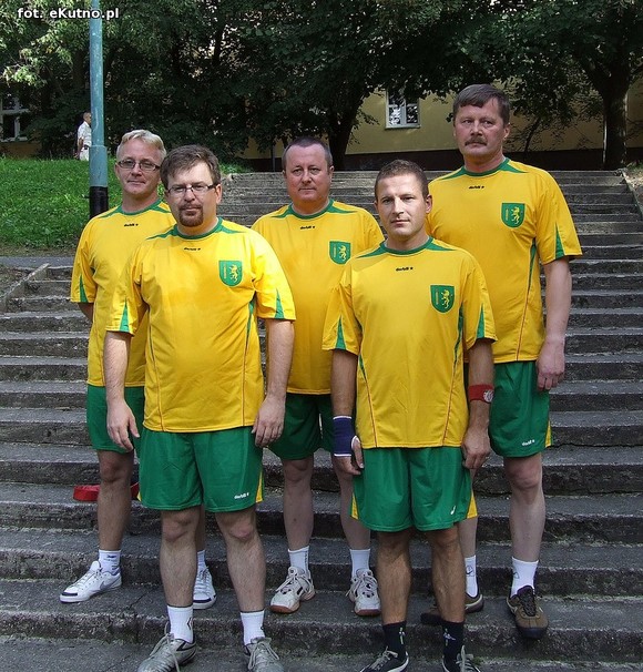 Kutnowskie piłkarzyki. Radni zamiast dyskutować grali w piłkę