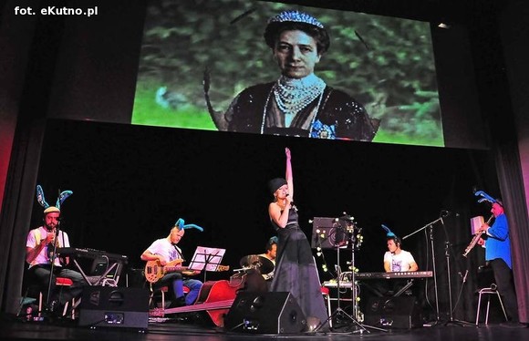 Pola Amber świeciła prawdziwym złotem podczas pierwszego dnia Boomu Kultury