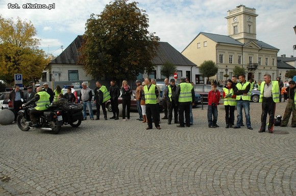 Najwolniejsza jazda motocyklem, strzały i sprawdzian wiedzy o Bitwie nad Bzurą. Drugi dzień Rajdu