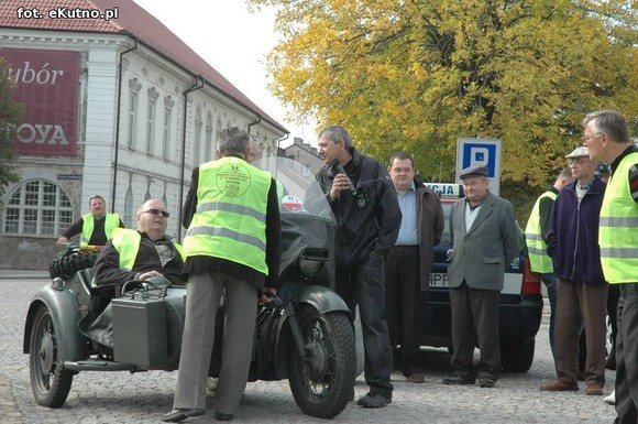 Najwolniejsza jazda motocyklem, strzały i sprawdzian wiedzy o Bitwie nad Bzurą. Drugi dzień Rajdu