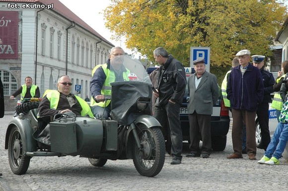 Najwolniejsza jazda motocyklem, strzały i sprawdzian wiedzy o Bitwie nad Bzurą. Drugi dzień Rajdu