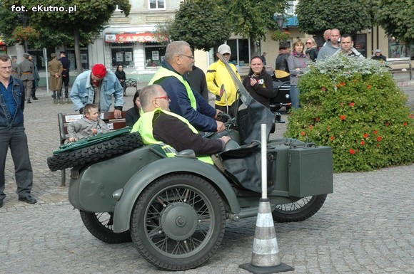 Najwolniejsza jazda motocyklem, strzały i sprawdzian wiedzy o Bitwie nad Bzurą. Drugi dzień Rajdu