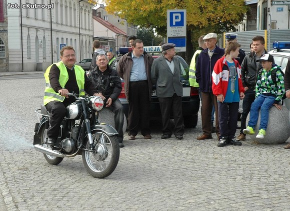 Najwolniejsza jazda motocyklem, strzały i sprawdzian wiedzy o Bitwie nad Bzurą. Drugi dzień Rajdu