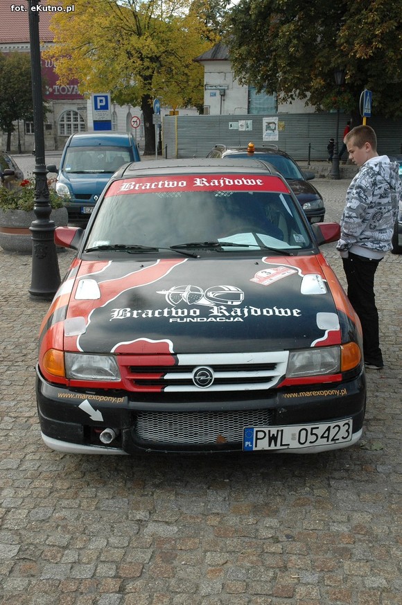 Najwolniejsza jazda motocyklem, strzały i sprawdzian wiedzy o Bitwie nad Bzurą. Drugi dzień Rajdu