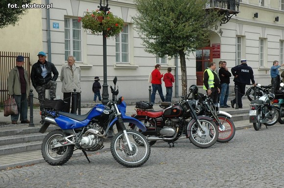 Najwolniejsza jazda motocyklem, strzały i sprawdzian wiedzy o Bitwie nad Bzurą. Drugi dzień Rajdu