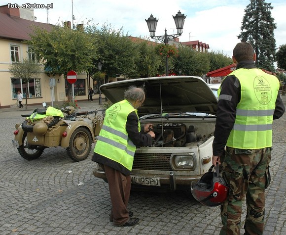 Najwolniejsza jazda motocyklem, strzały i sprawdzian wiedzy o Bitwie nad Bzurą. Drugi dzień Rajdu