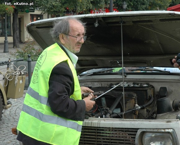 Najwolniejsza jazda motocyklem, strzały i sprawdzian wiedzy o Bitwie nad Bzurą. Drugi dzień Rajdu