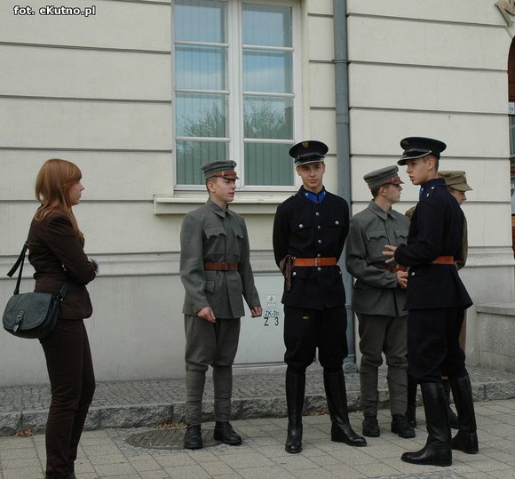 Najwolniejsza jazda motocyklem, strzały i sprawdzian wiedzy o Bitwie nad Bzurą. Drugi dzień Rajdu