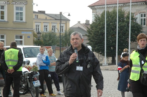 Najwolniejsza jazda motocyklem, strzały i sprawdzian wiedzy o Bitwie nad Bzurą. Drugi dzień Rajdu