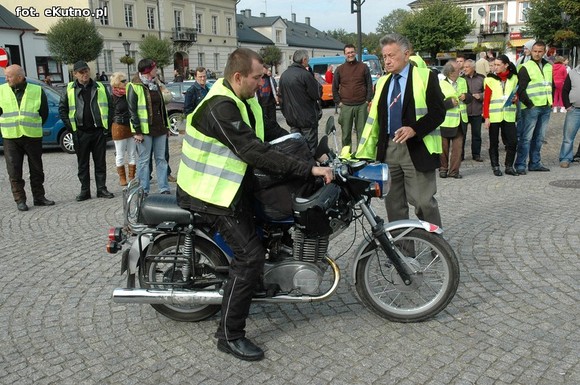 Najwolniejsza jazda motocyklem, strzały i sprawdzian wiedzy o Bitwie nad Bzurą. Drugi dzień Rajdu