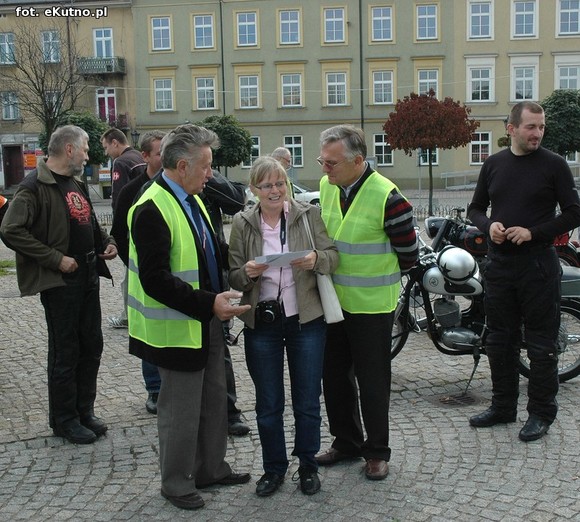 Najwolniejsza jazda motocyklem, strzały i sprawdzian wiedzy o Bitwie nad Bzurą. Drugi dzień Rajdu