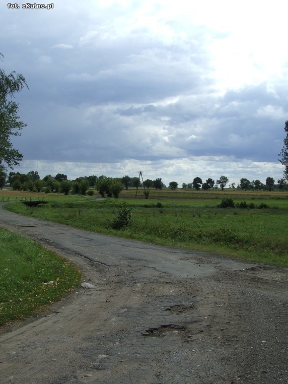 Inwestycje drogowe w gminie Krośniewice. Fatalna droga w Szubinie doczeka się modernizacji