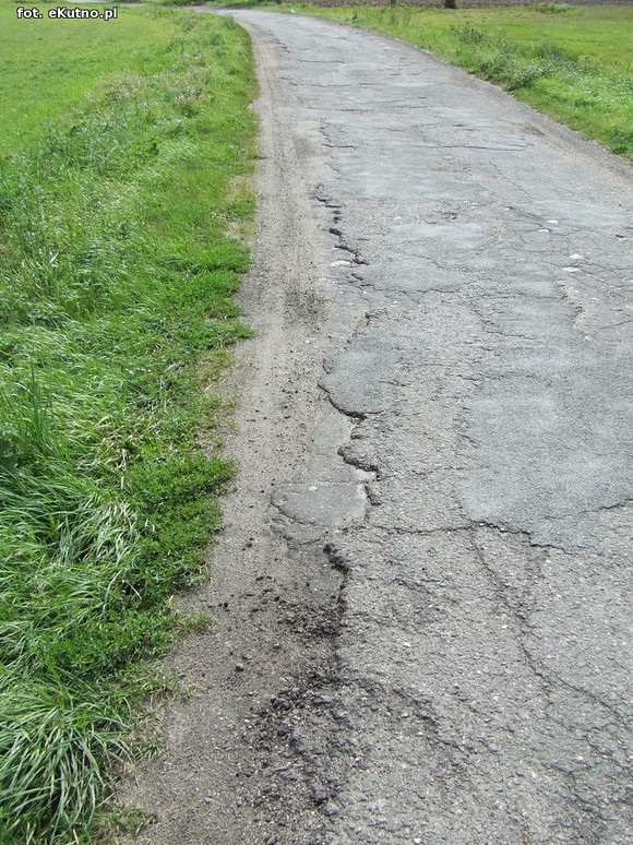 Inwestycje drogowe w gminie Krośniewice. Fatalna droga w Szubinie doczeka się modernizacji