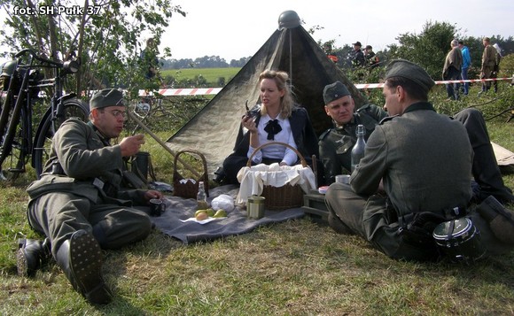 Stowarzyszenie Historyczne Pułk 37 na V pikniku przy bunkrze