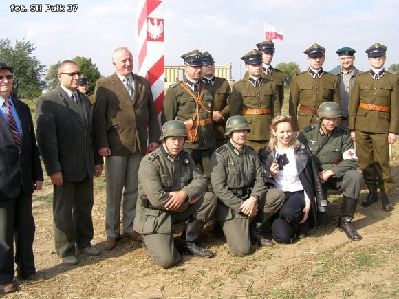 Stowarzyszenie Historyczne Pułk 37 na V pikniku przy bunkrze