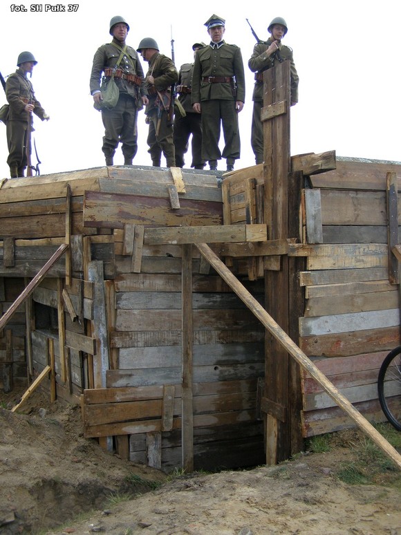 Stowarzyszenie Historyczne Pułk 37 na V pikniku przy bunkrze