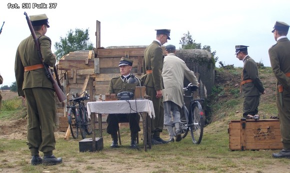 Stowarzyszenie Historyczne Pułk 37 na V pikniku przy bunkrze