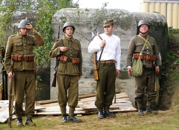 Stowarzyszenie Historyczne Pułk 37 na V pikniku przy bunkrze