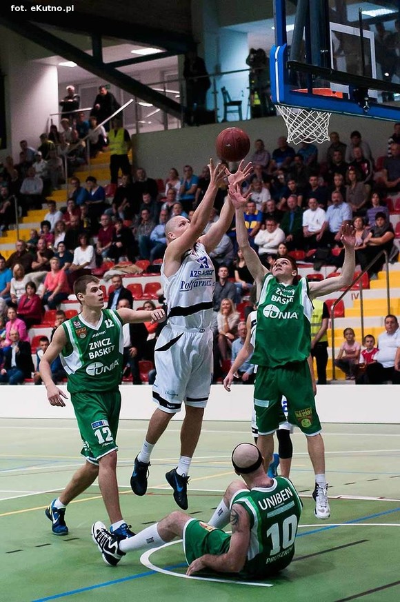 Nasi koszykarze wygrali ze Zniczem Pruszków. AZS WSGK POLFARMEX Kutno do przodu!