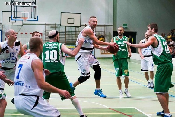 Nasi koszykarze wygrali ze Zniczem Pruszków. AZS WSGK POLFARMEX Kutno do przodu!