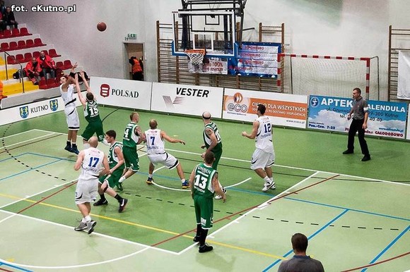 Nasi koszykarze wygrali ze Zniczem Pruszków. AZS WSGK POLFARMEX Kutno do przodu!