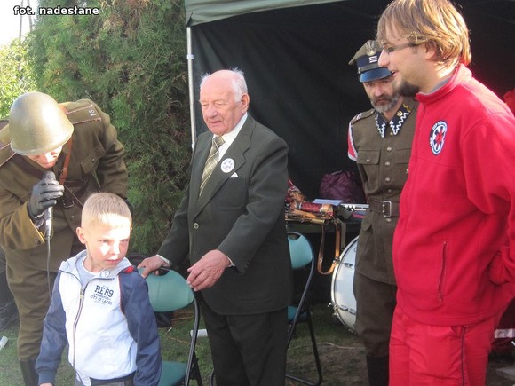 Reminiscencje: Wojska nie da się nie kochać. Stowarzyszenie Clonovia w Lipcach Reymontowskich