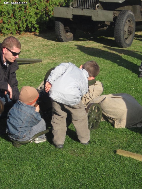 Reminiscencje: Wojska nie da się nie kochać. Stowarzyszenie Clonovia w Lipcach Reymontowskich
