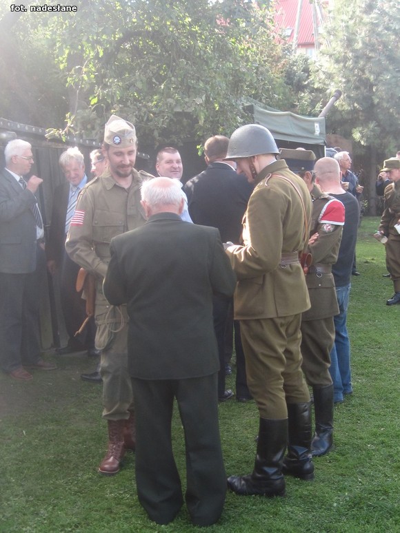 Reminiscencje: Wojska nie da się nie kochać. Stowarzyszenie Clonovia w Lipcach Reymontowskich