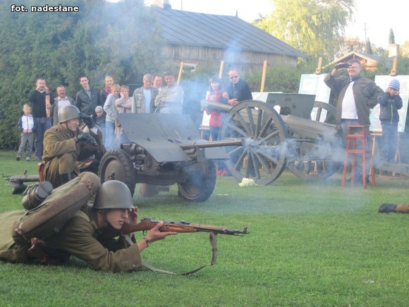 Reminiscencje: Wojska nie da się nie kochać. Stowarzyszenie Clonovia w Lipcach Reymontowskich