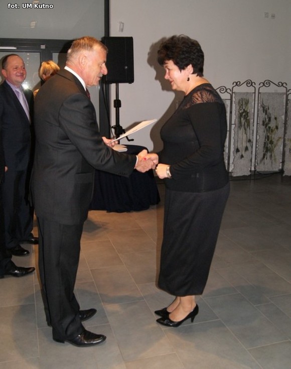 Święto Edukacji Narodowej. Nauczyciele dostali po 2500 zł od prezydenta Kutna