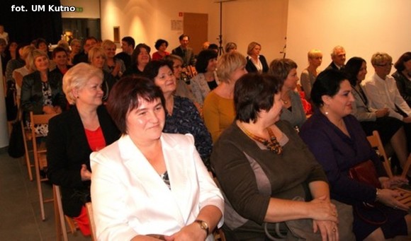 Święto Edukacji Narodowej. Nauczyciele dostali po 2500 zł od prezydenta Kutna