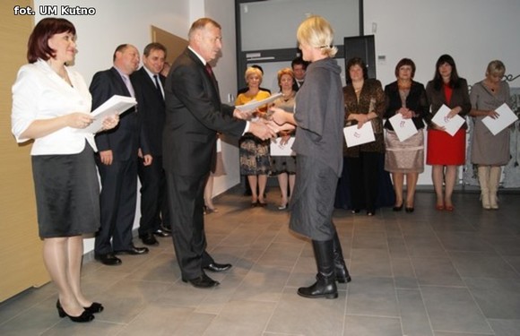 Święto Edukacji Narodowej. Nauczyciele dostali po 2500 zł od prezydenta Kutna