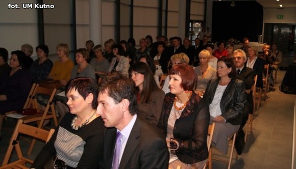 Święto Edukacji Narodowej. Nauczyciele dostali po 2500 zł od prezydenta Kutna