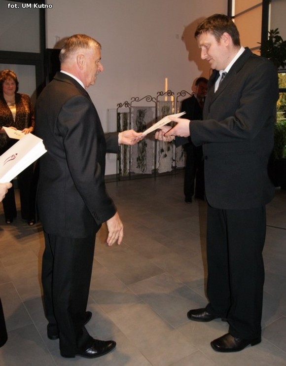 Święto Edukacji Narodowej. Nauczyciele dostali po 2500 zł od prezydenta Kutna