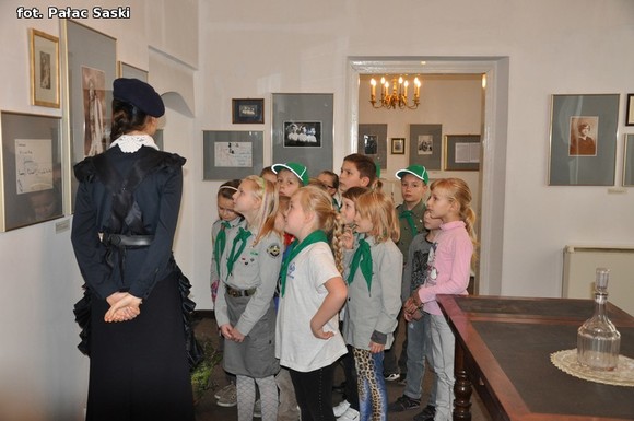 Kutnowska skautka z roku 1916 w Pałacu Saskim