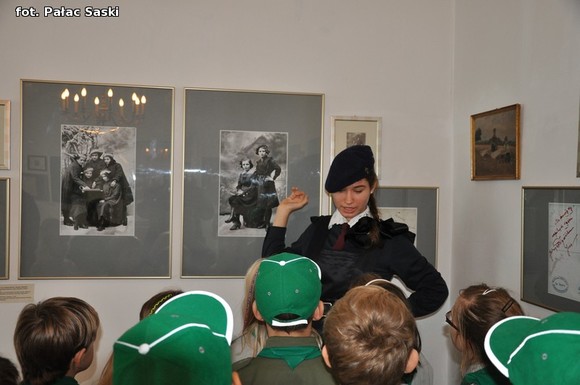 Kutnowska skautka z roku 1916 w Pałacu Saskim
