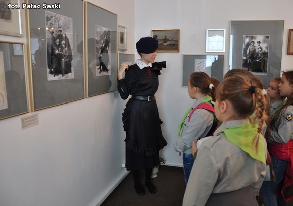 Kutnowska skautka z roku 1916 w Pałacu Saskim