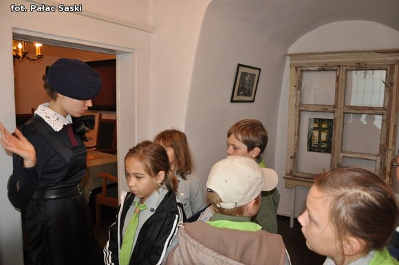 Kutnowska skautka z roku 1916 w Pałacu Saskim
