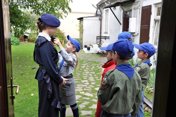 Kutnowska skautka z roku 1916 w Pałacu Saskim