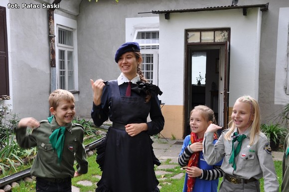 Kutnowska skautka z roku 1916 w Pałacu Saskim