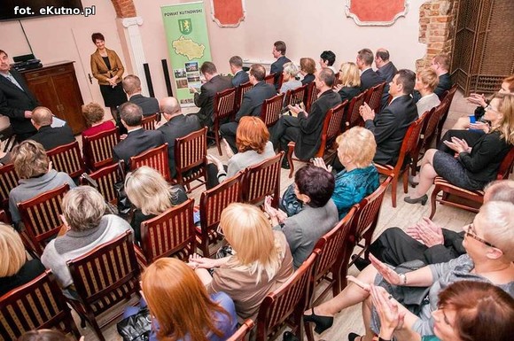 Starosta wręczyła nagrody dla nauczycieli